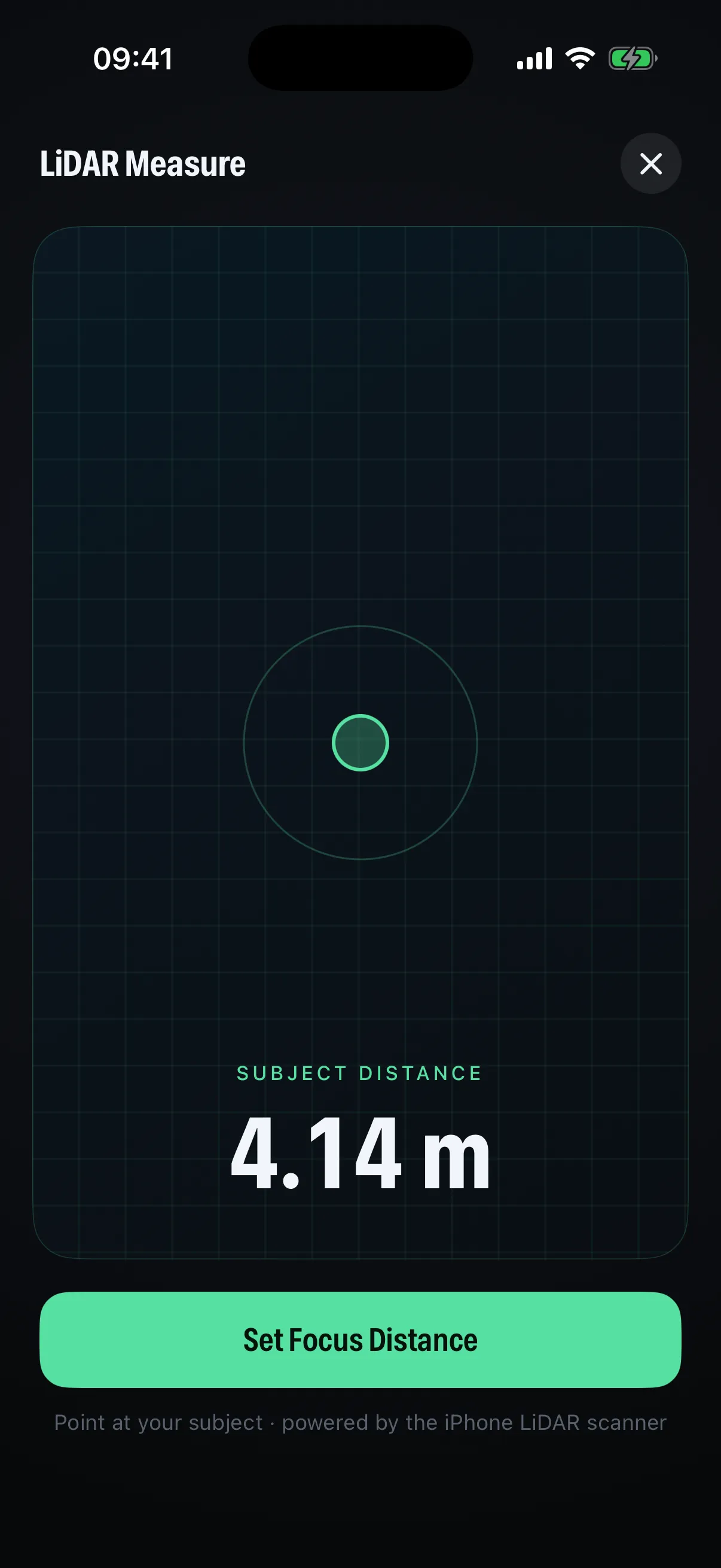 DoF Mate's LiDAR measure screen reading a subject distance of 4.14 metres